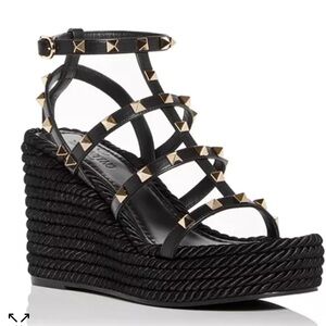 Valentino Garavani 🎉host pickx2🎉Rockstud NWOT ankle strap wedge sandal